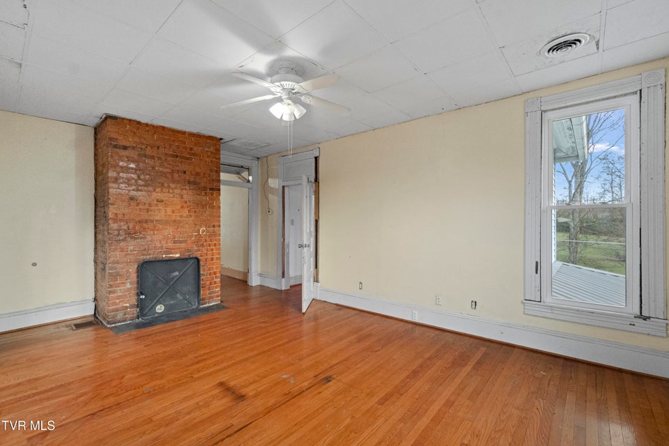 Photo #44: 220 Unaka Street