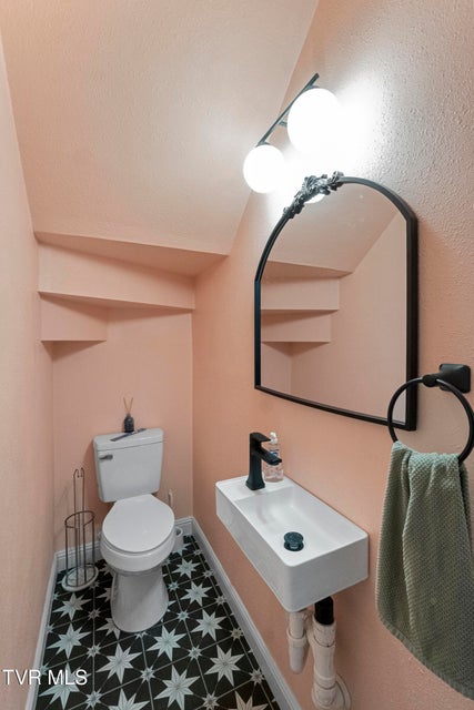 Photo #19: 220 Unaka Street