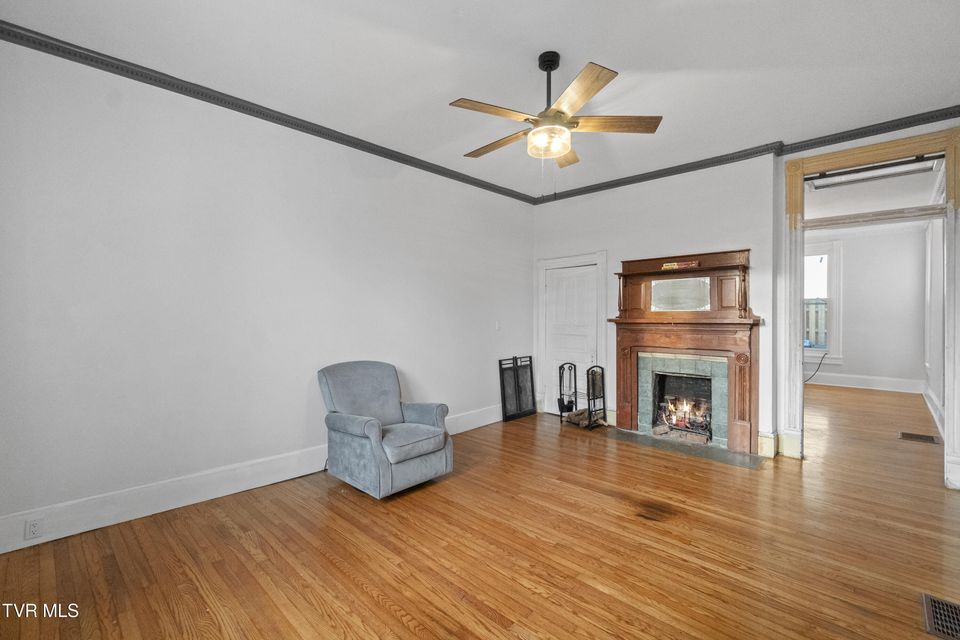 Photo #23: 220 Unaka Street