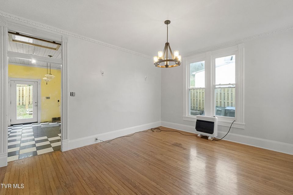 Photo #28: 220 Unaka Street