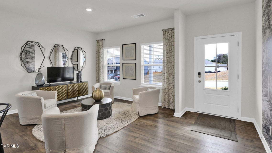 Photo #4: 559 Fieldcrest Road 