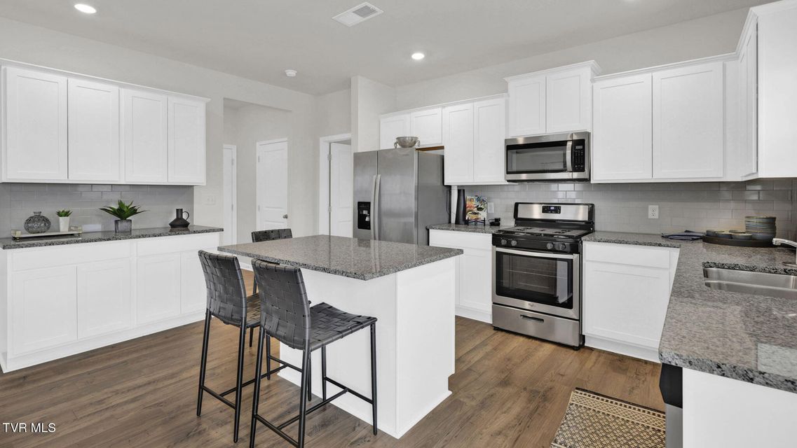 Photo #15: 559 Fieldcrest Road 