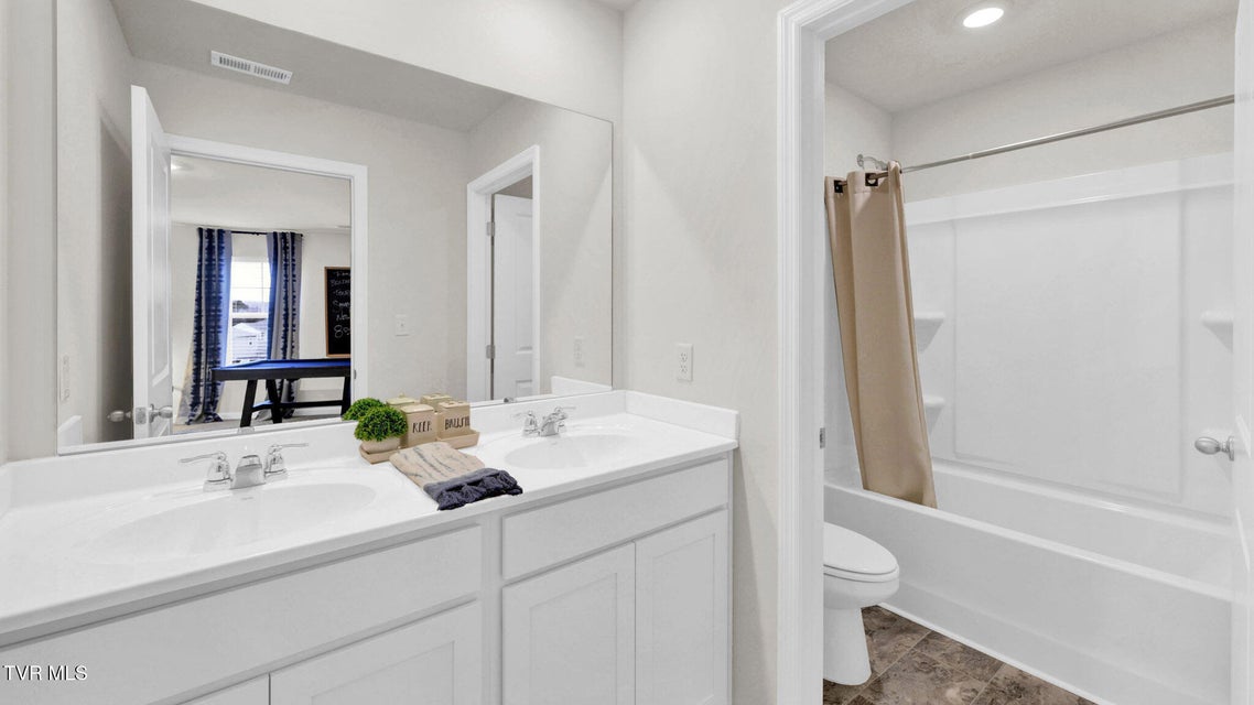 Photo #39: 559 Fieldcrest Road 