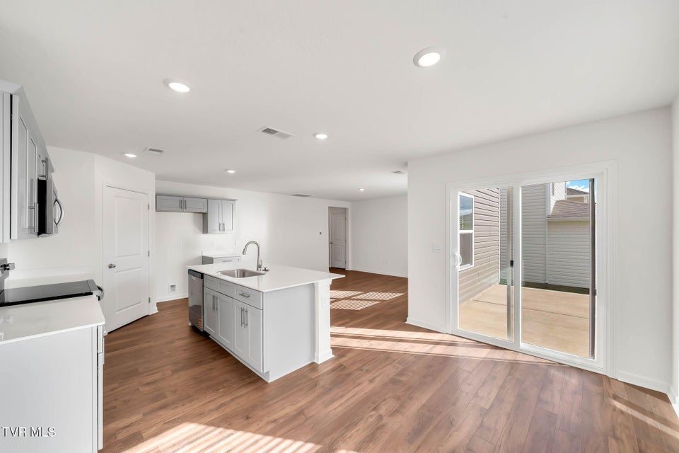 Photo #5: 1137 Aspen Terrace 