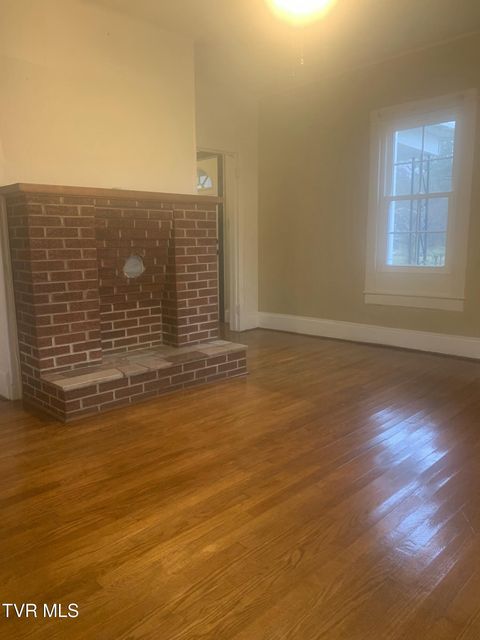 Photo #8: 160 Fox Glen Road