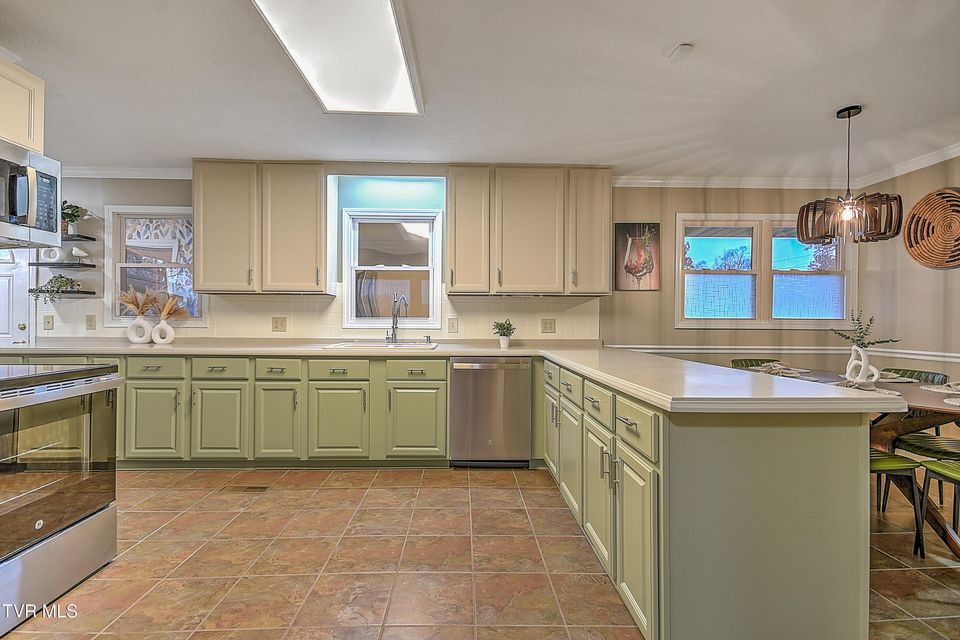 Photo #12: 2001 Sevier Avenue