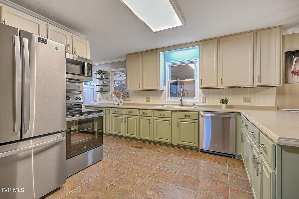 Photo #13: 2001 Sevier Avenue