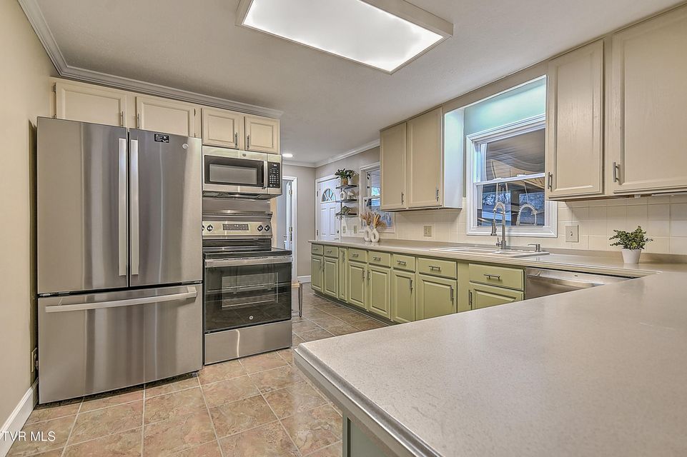 Photo #14: 2001 Sevier Avenue