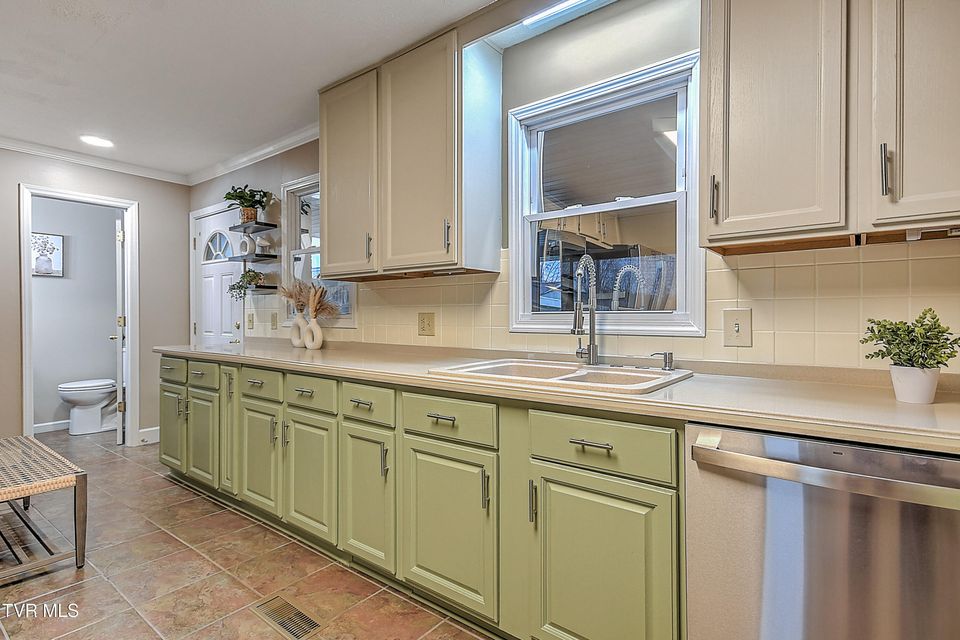 Photo #15: 2001 Sevier Avenue