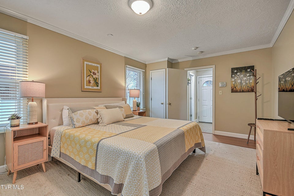 Photo #27: 2001 Sevier Avenue