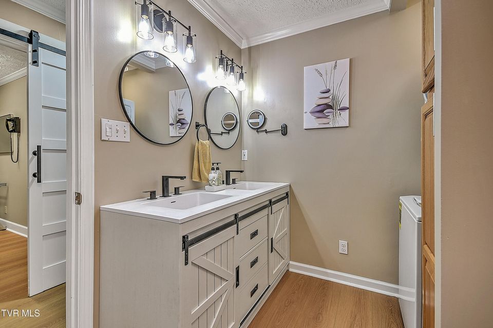 Photo #31: 2001 Sevier Avenue