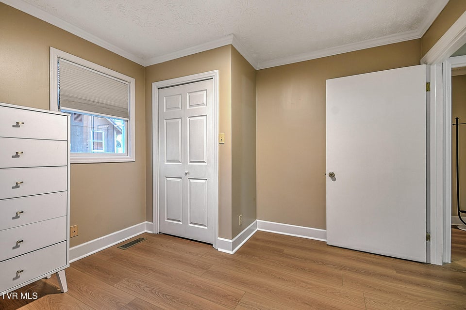 Photo #33: 2001 Sevier Avenue