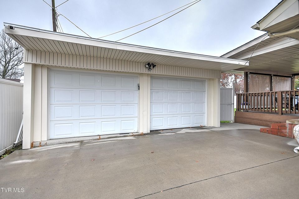 Photo #37: 2001 Sevier Avenue