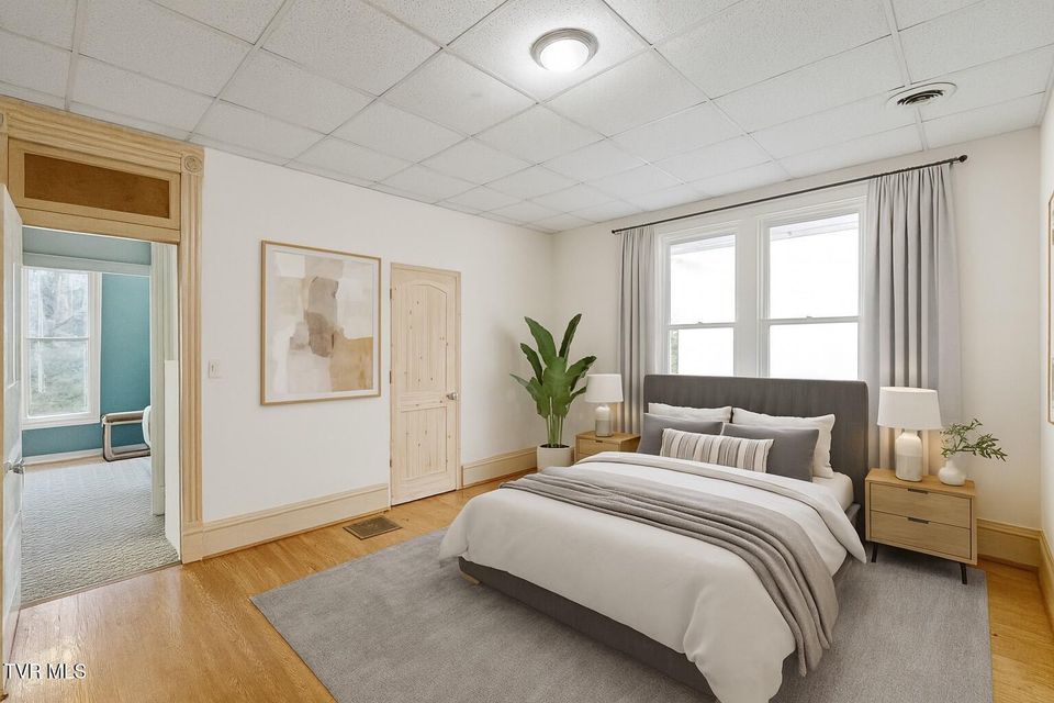 Photo #48: 220 Unaka Street