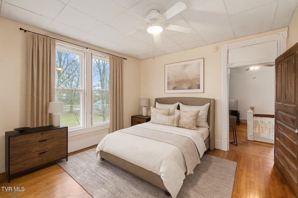 Photo #39: 220 Unaka Street