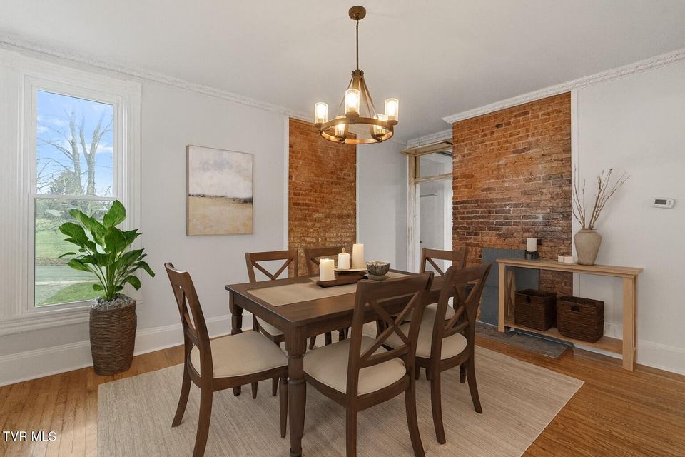 Photo #25: 220 Unaka Street