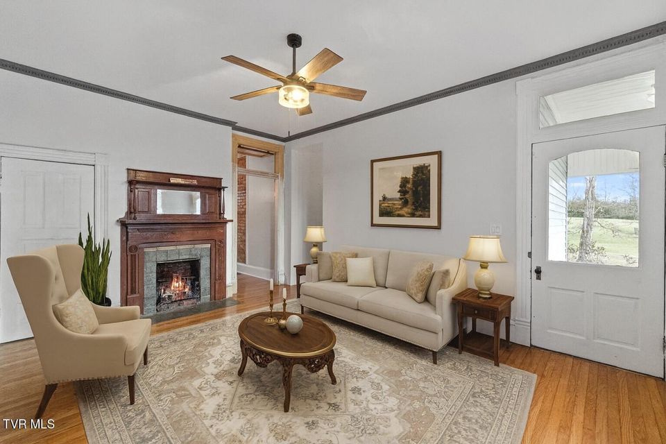 Photo #21: 220 Unaka Street