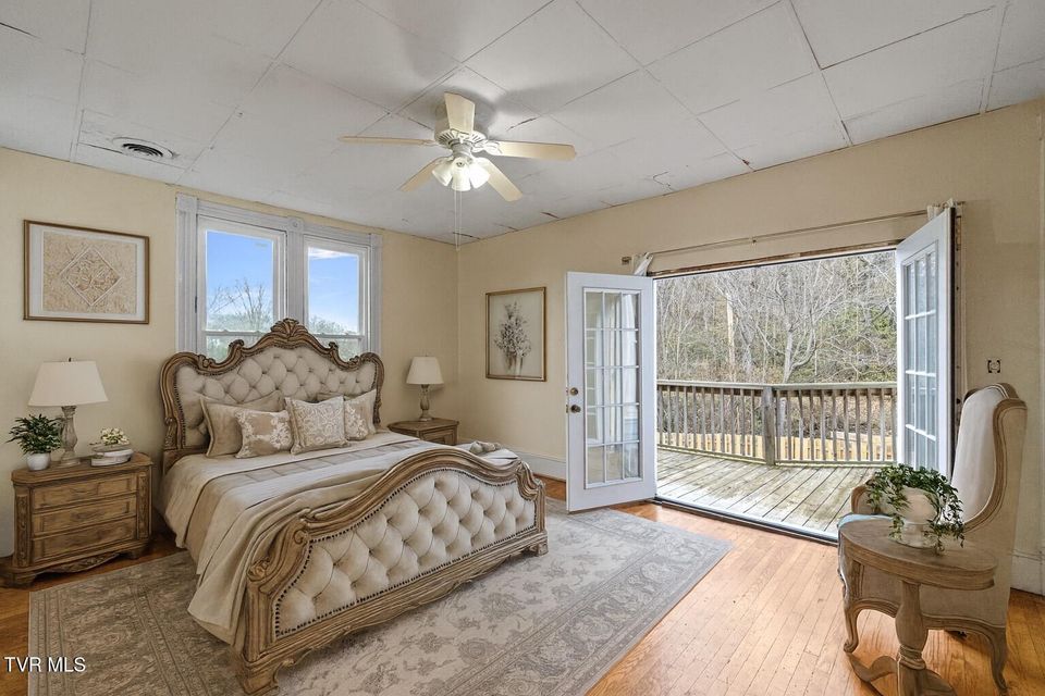 Photo #42: 220 Unaka Street