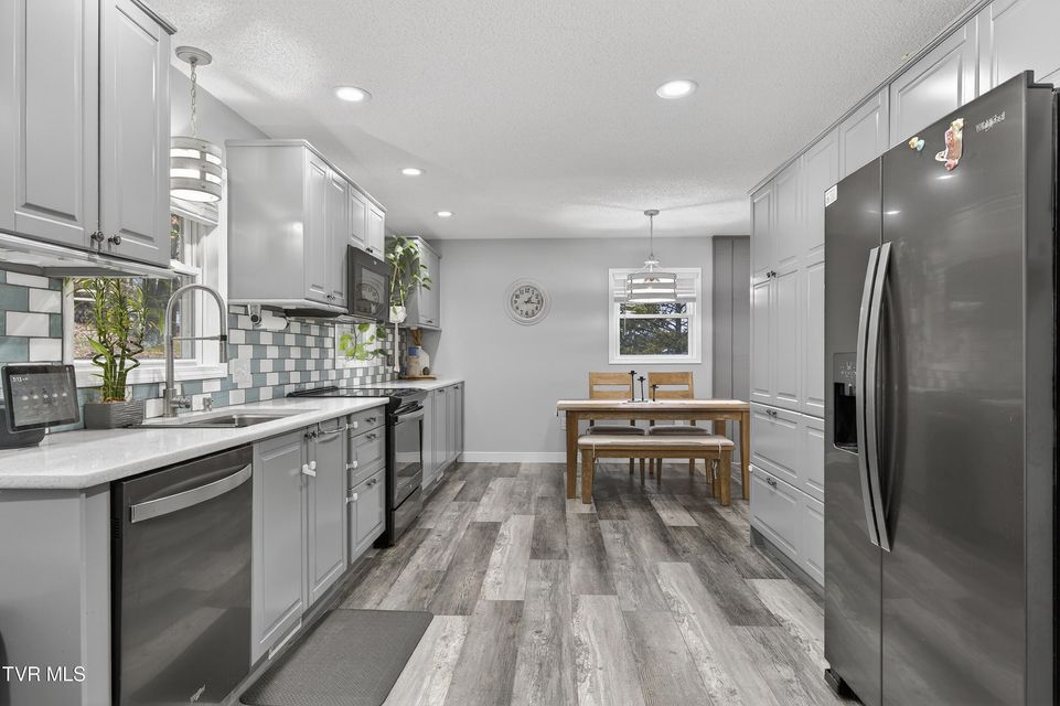 Photo #18: 195 Woodstock Lane 