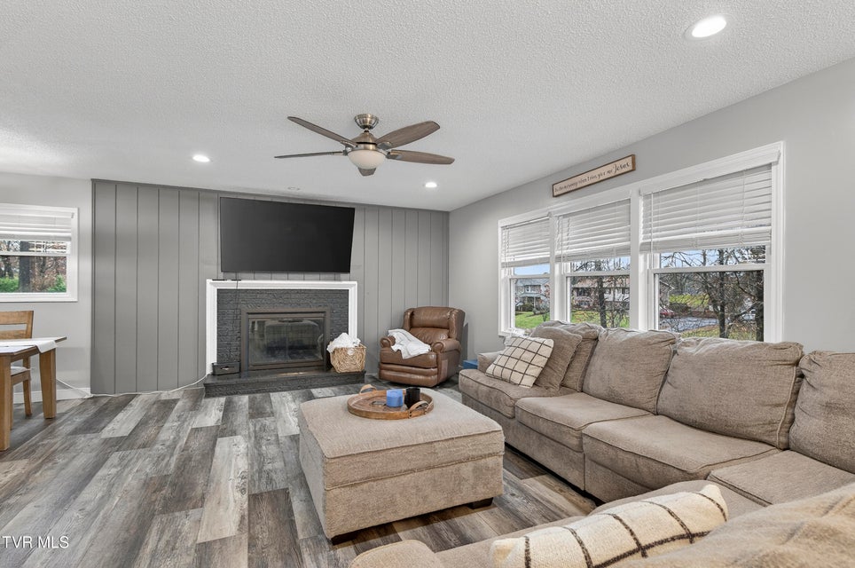 Photo #11: 195 Woodstock Lane 