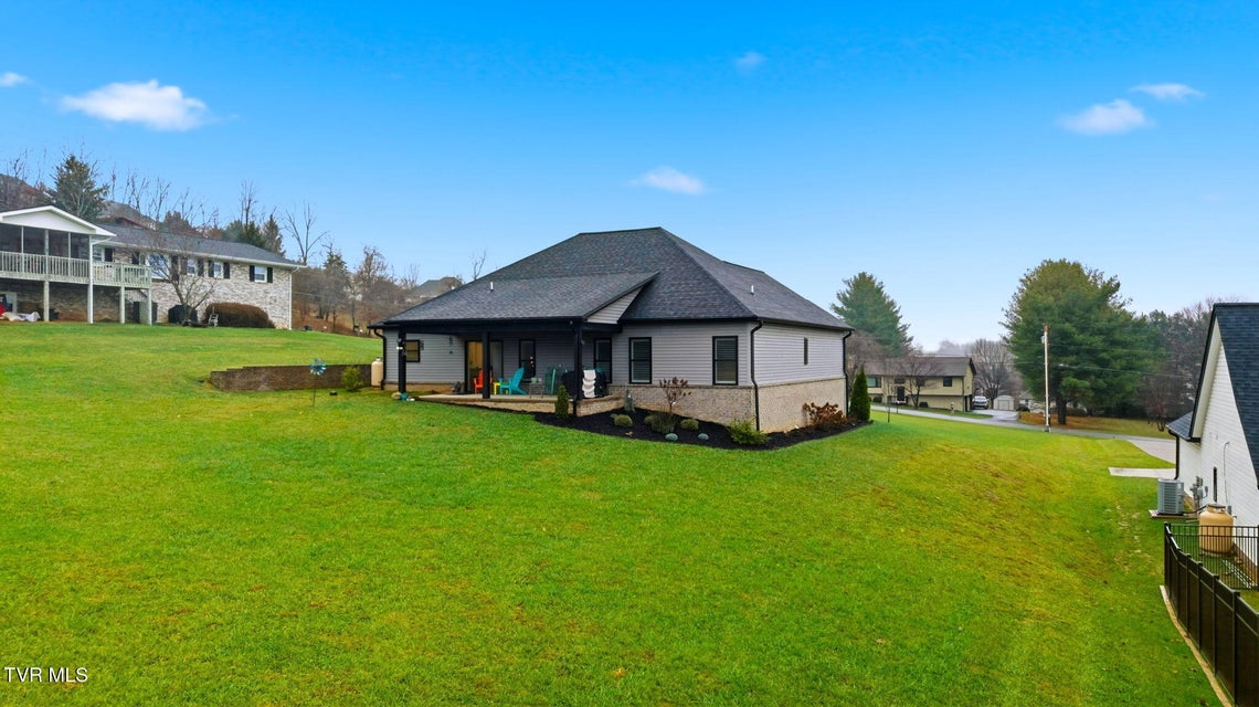 Photo #37: 153 Hillrise Road