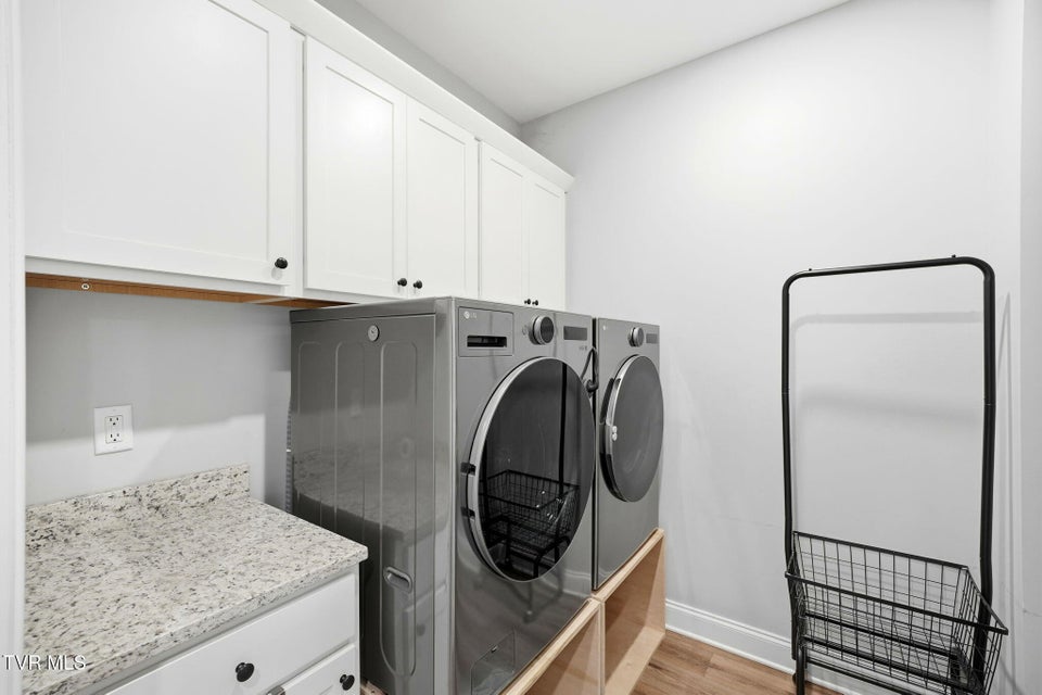 Photo #18: 153 Hillrise Road