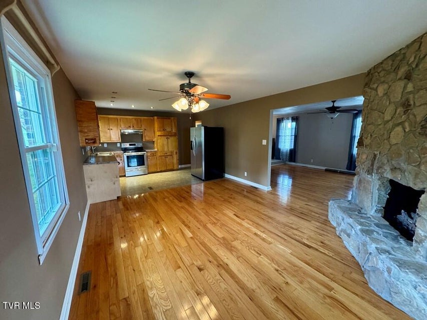 Photo #2: 817 Midnight Drive