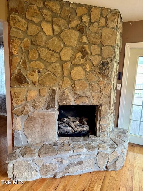 Photo #33: 817 Midnight Drive