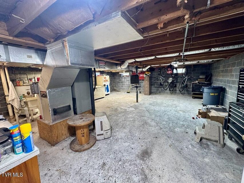 Photo #35: 817 Midnight Drive