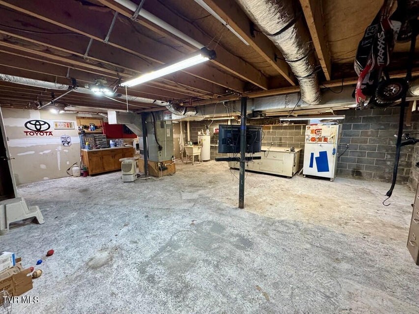 Photo #36: 817 Midnight Drive