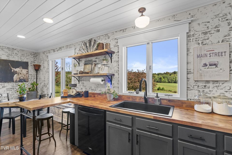 Photo #21: 9915 Warrensburg Road