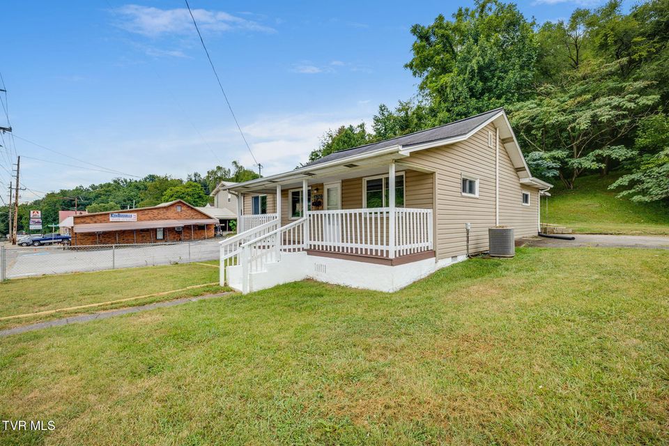 Photo #7: 976 & 984 Lynn Garden Drive