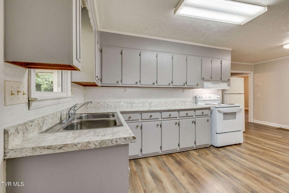 Photo #14: 976 & 984 Lynn Garden Drive