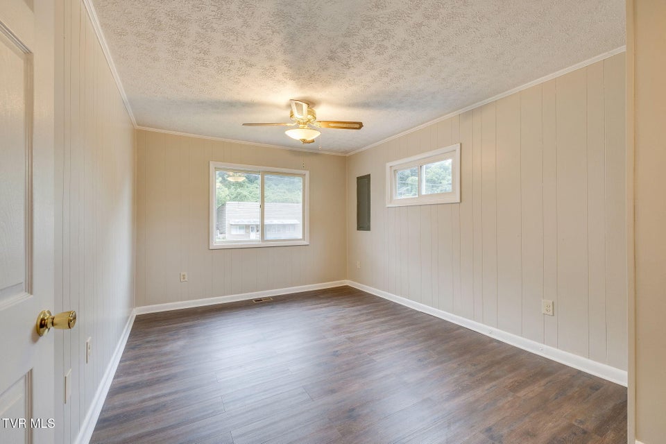 Photo #15: 976 & 984 Lynn Garden Drive