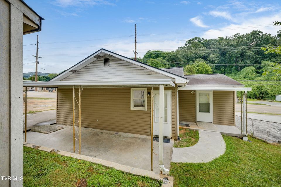 Photo #22: 976 & 984 Lynn Garden Drive