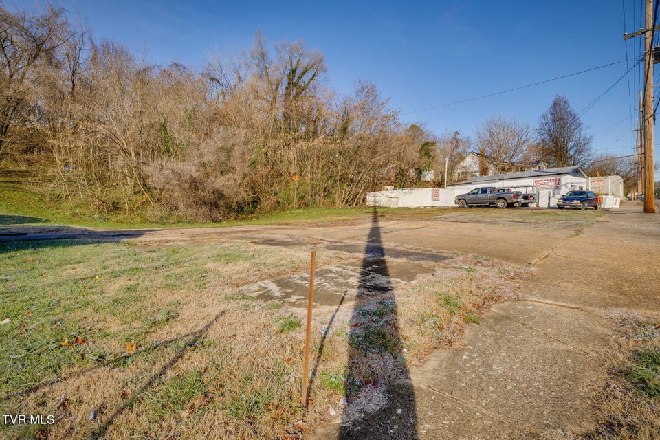 Photo #4: 976 & 984 Lynn Garden Drive