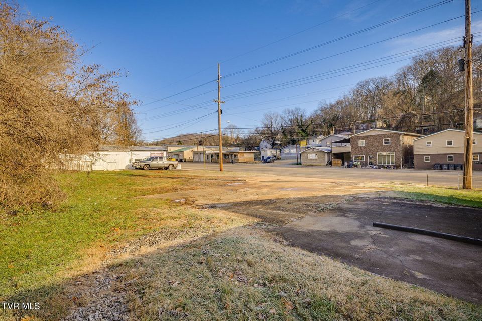 Photo #5: 976 & 984 Lynn Garden Drive