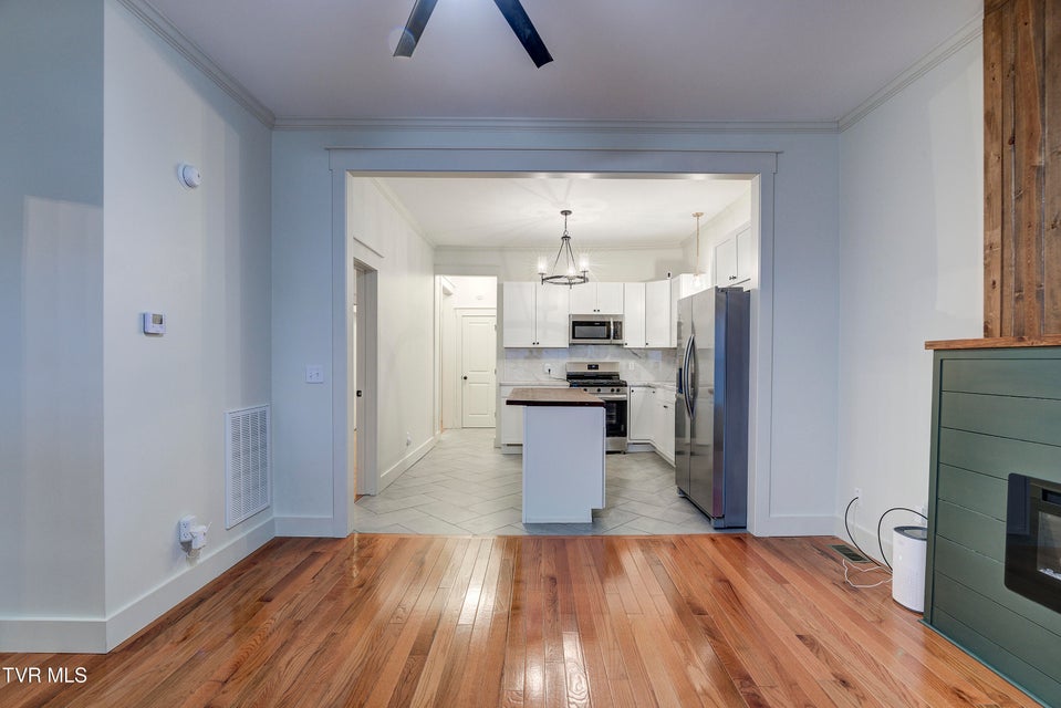 Photo #6: 710 Carson Street