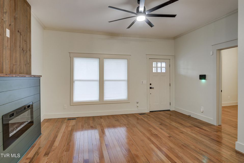 Photo #7: 710 Carson Street