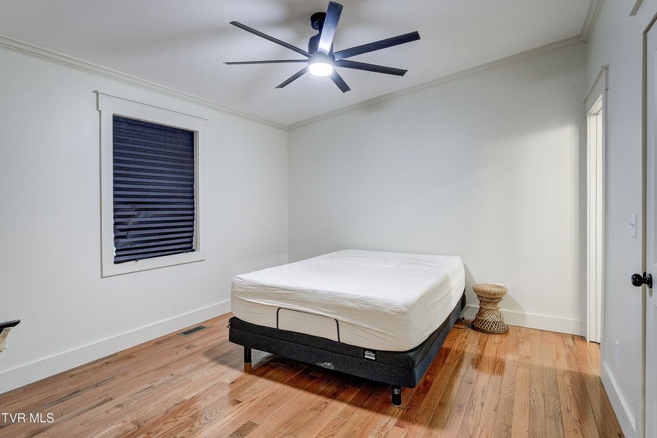 Photo #20: 710 Carson Street