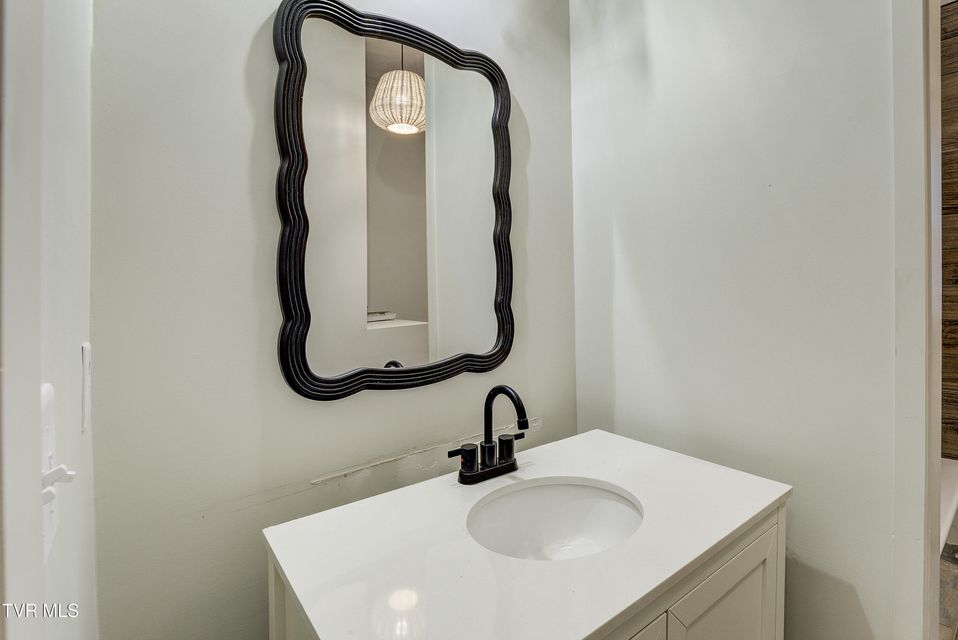 Photo #31: 710 Carson Street