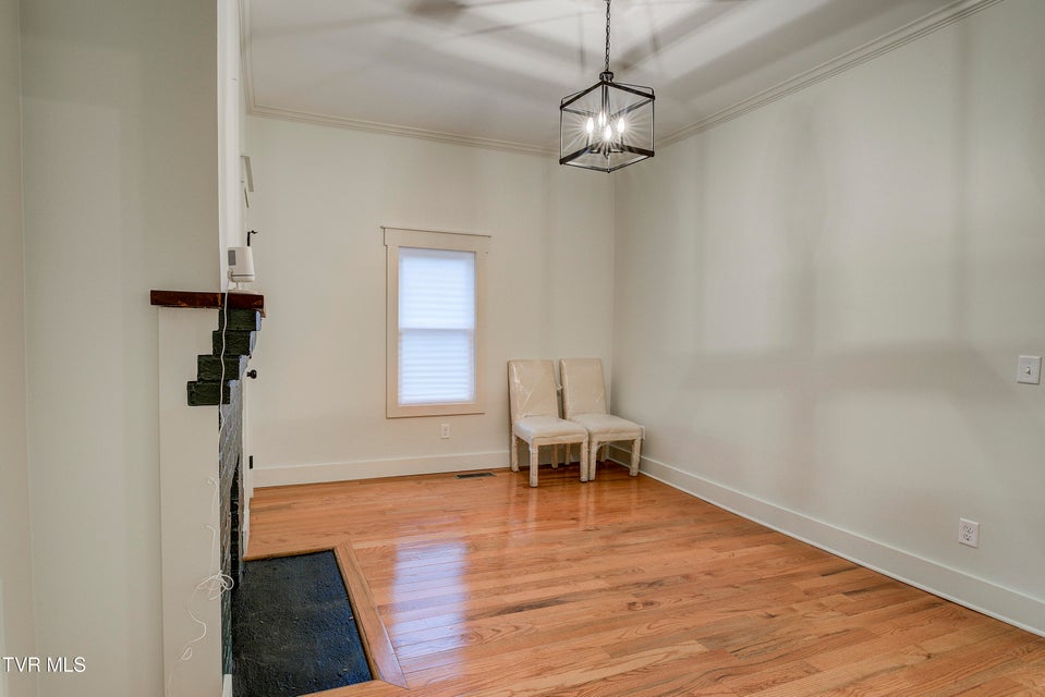 Photo #34: 710 Carson Street