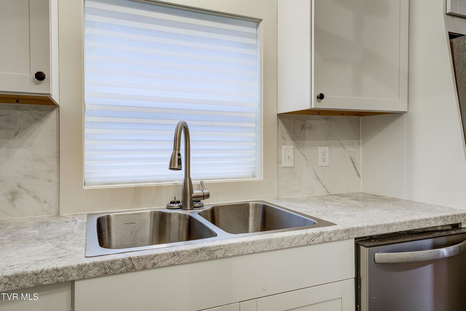 Photo #13: 710 Carson Street