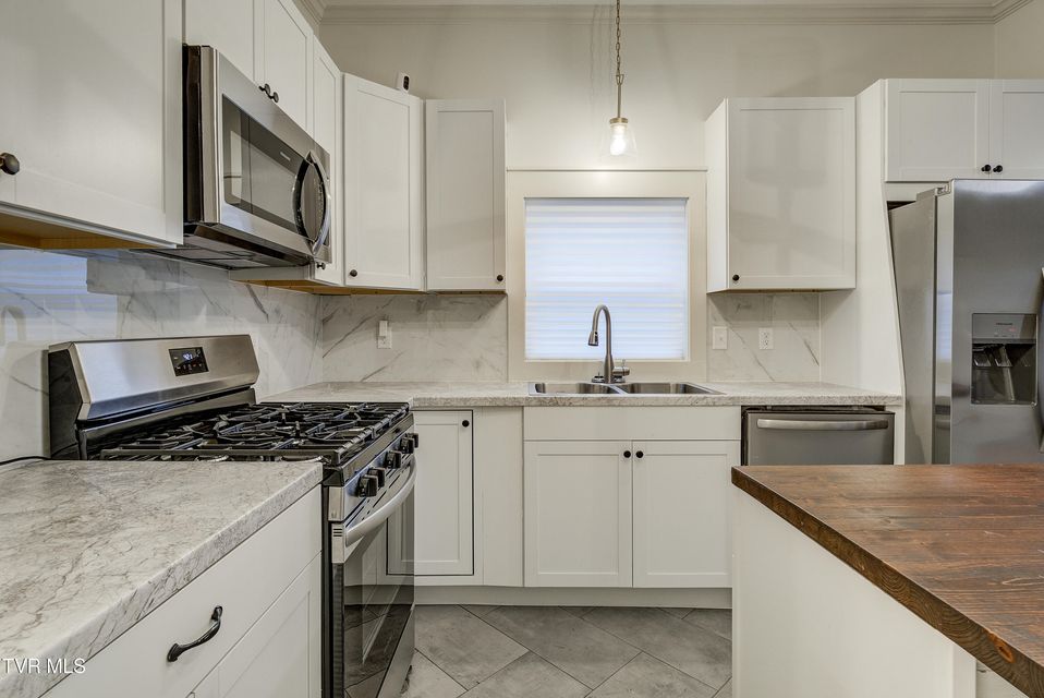 Photo #12: 710 Carson Street