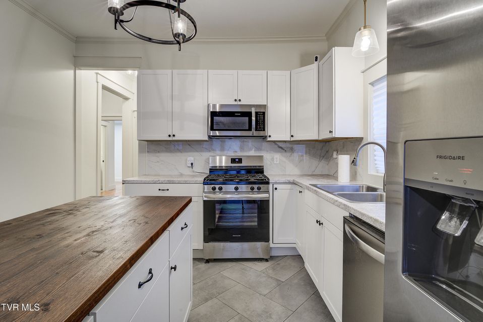 Photo #11: 710 Carson Street