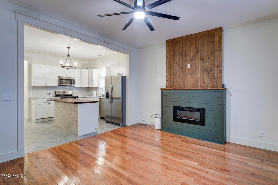 Photo #5: 710 Carson Street