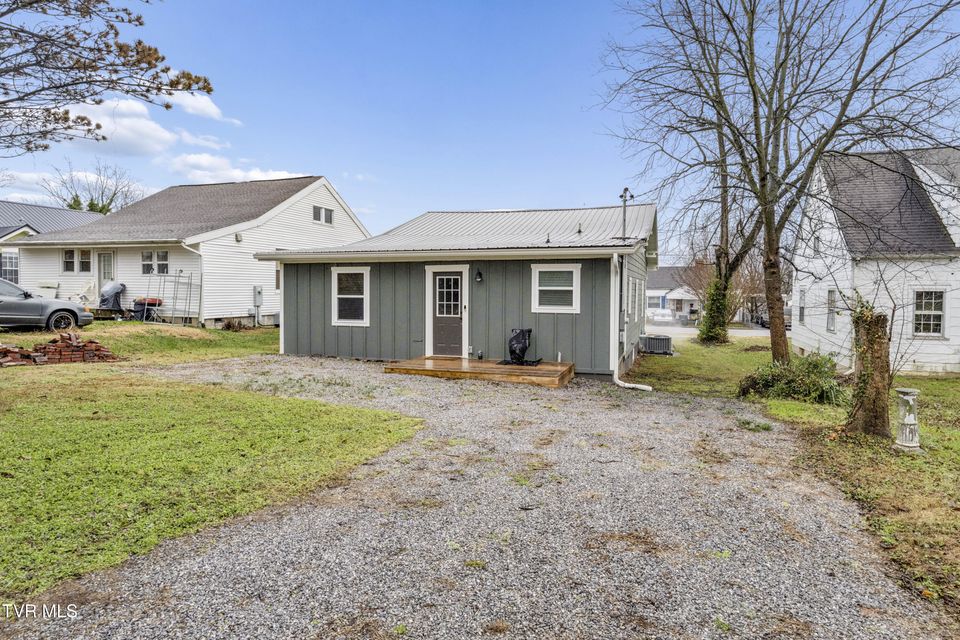 Photo #4: 710 Carson Street