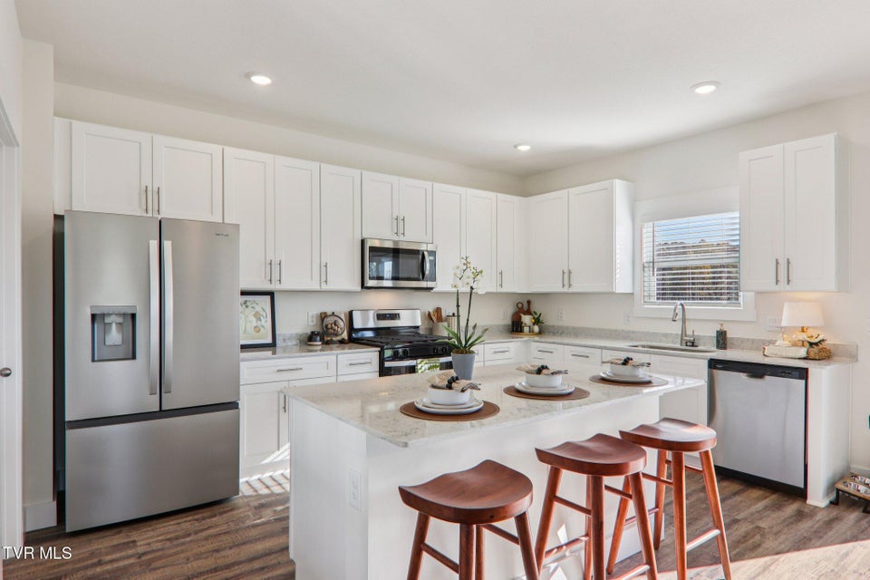 Photo #2: 240 Artist Avenue 