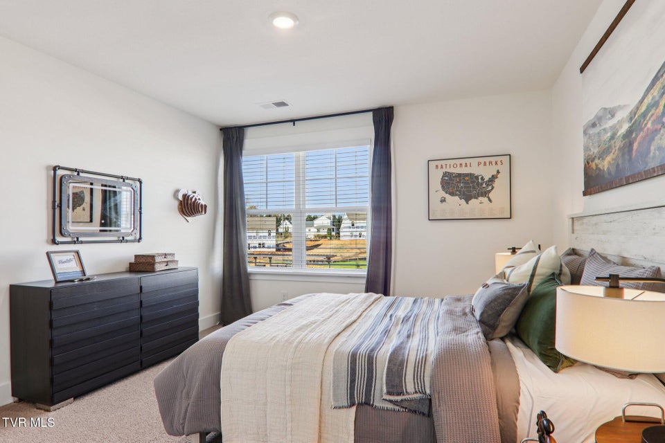 Photo #41: 240 Artist Avenue 