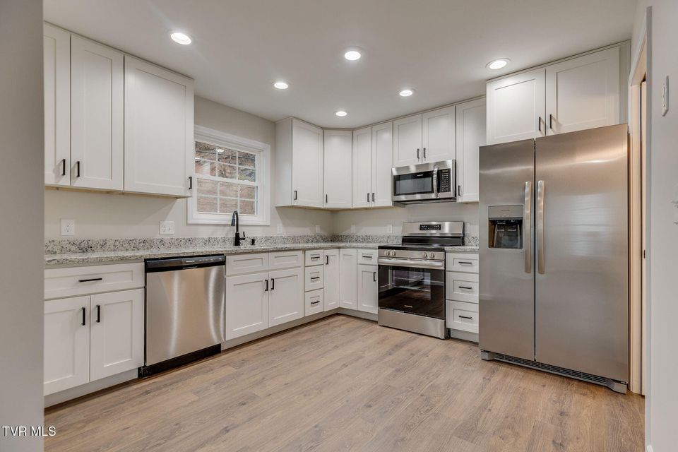 Photo #11: 1922 Siam Road